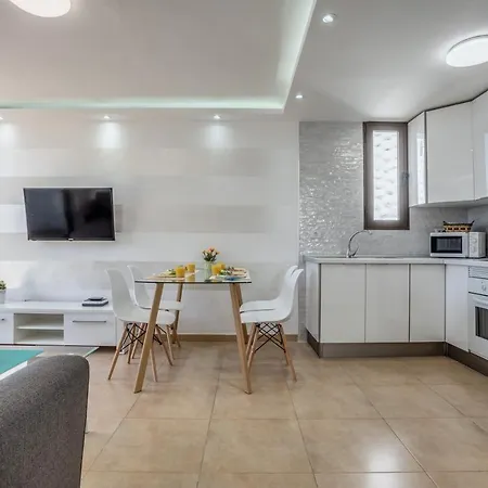 מלון דירות 304 First Floor Quite Bungalow Terrace & Pool