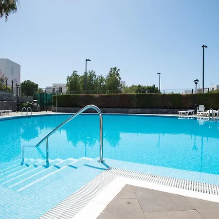 מלון דירות 304 First Floor Quite Bungalow Terrace & Pool *