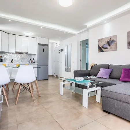 304 First Floor Quite Bungalow Terrace & Pool