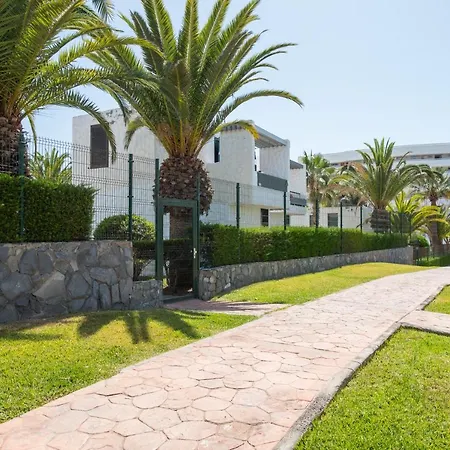 304 First Floor Quite Bungalow Terrace & Pool מלון דירות