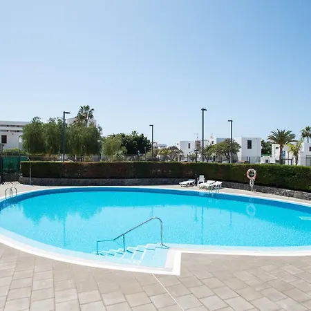 304 First Floor Quite Bungalow Terrace & Pool מלון דירות